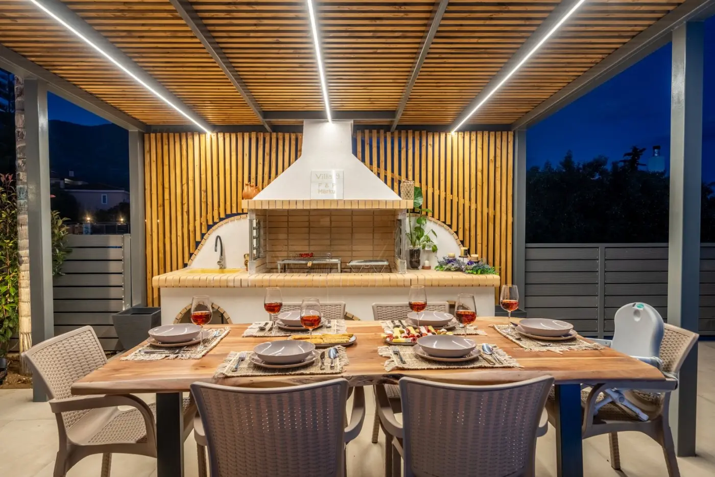 Villa Marku outdoor BBQ moments