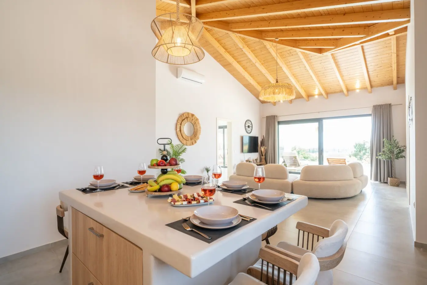 Villa Marku kitchen and dining area